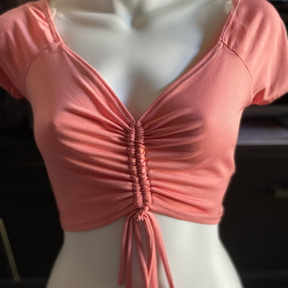 Short crop top with pull string